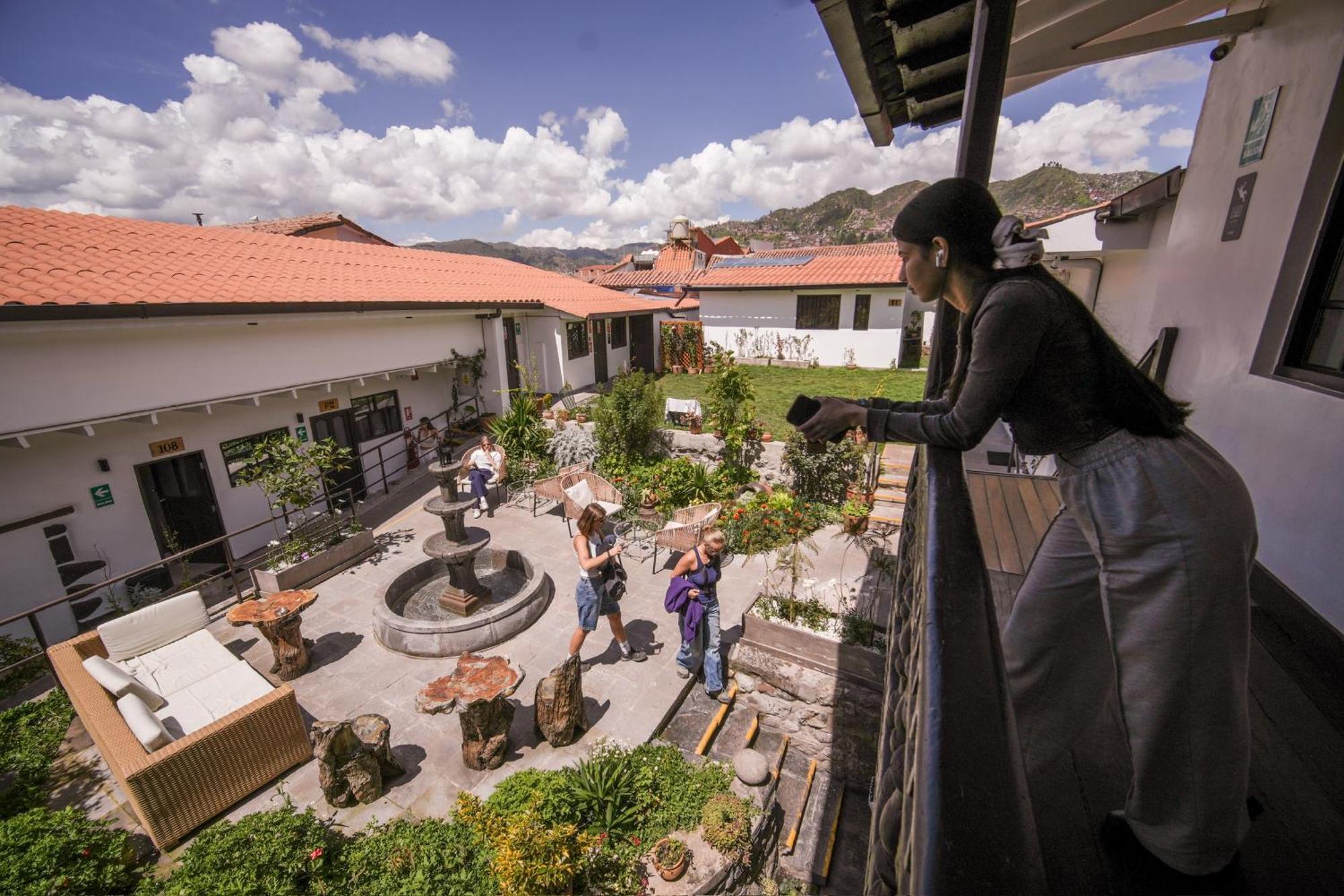 Black Llama Hostel Cusco Exterior photo