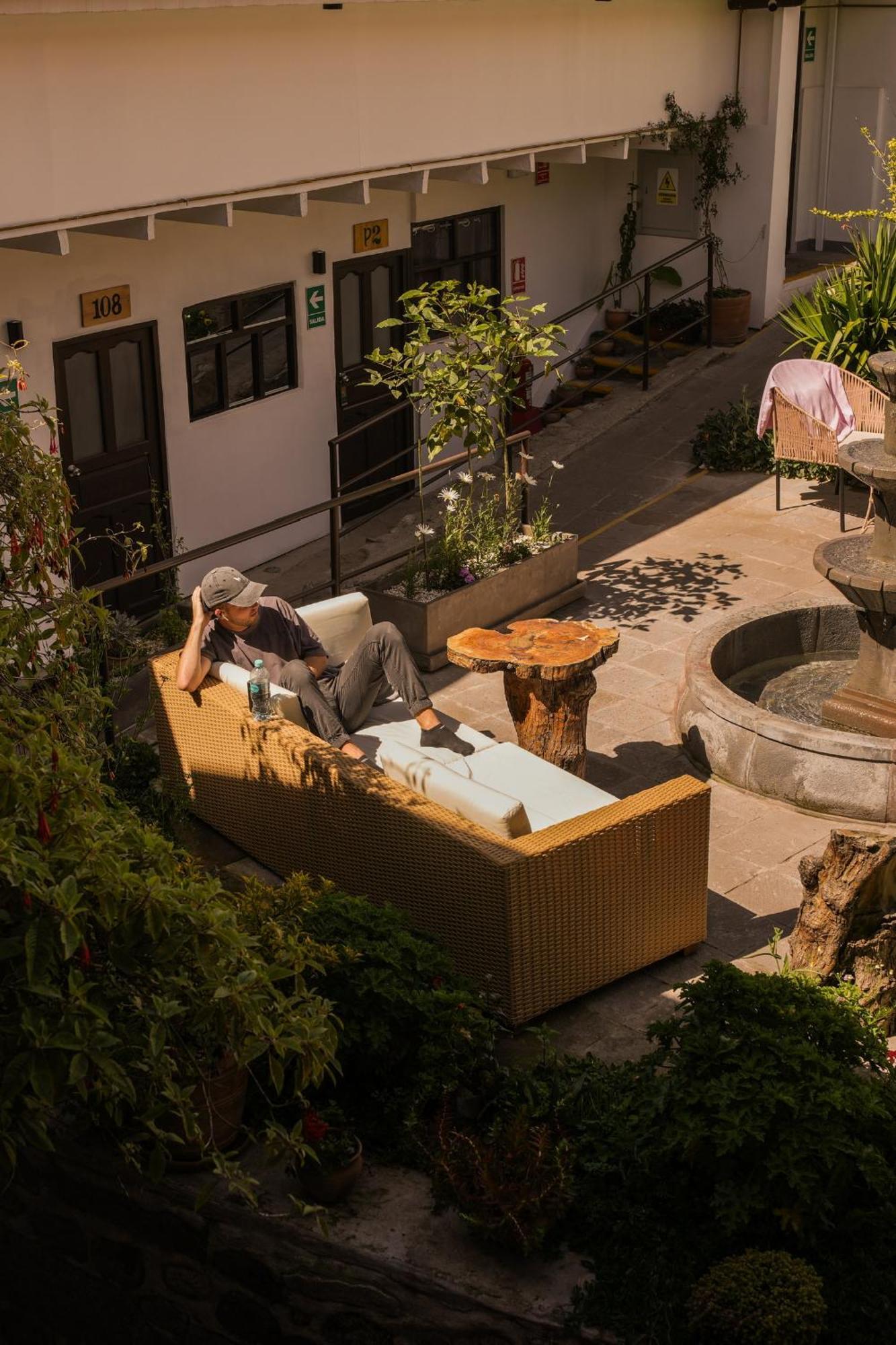Black Llama Hostel Cusco Exterior photo